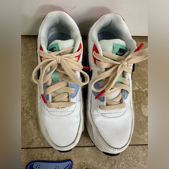 Kids Nike Air Max 90 with unique Velcro stickers for a true custom shoe - Picture 4 of 7